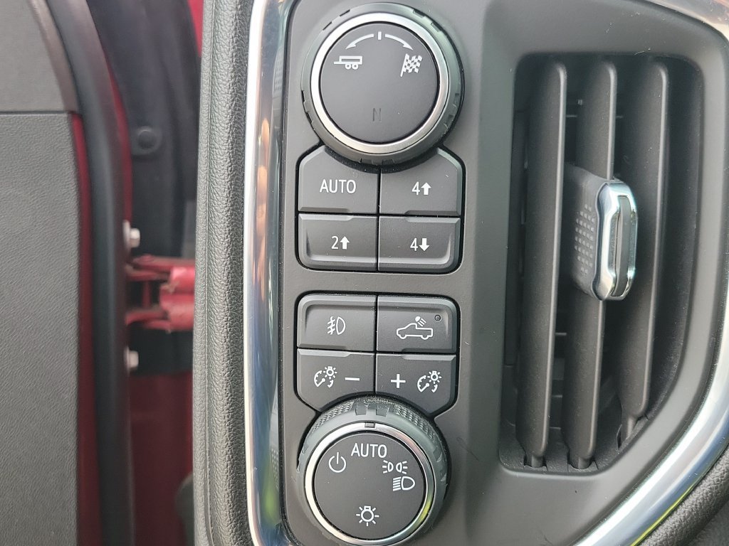 Used 2019 CAJUN RED TINTCOAT Chevrolet RST image 22