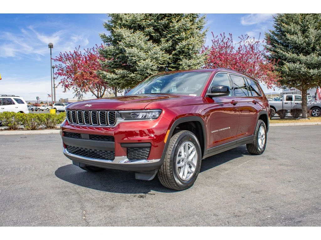 New 2026 Velvet Red Pearlcoat Jeep Laredo X image 4