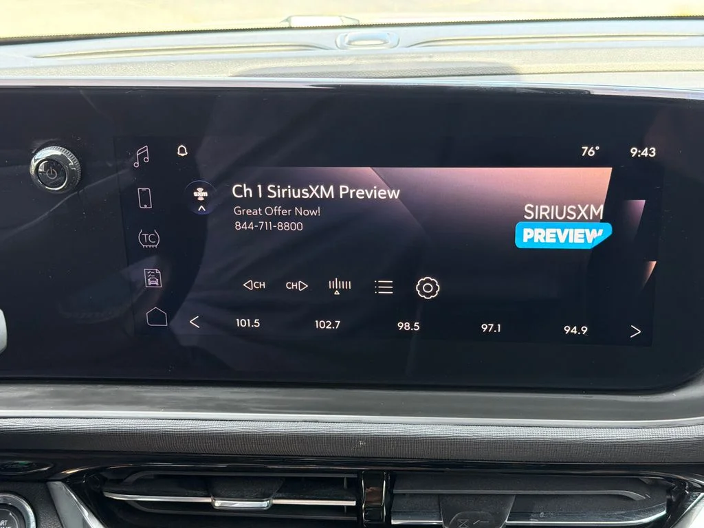 Used 2025 White Buick Avenir image 29