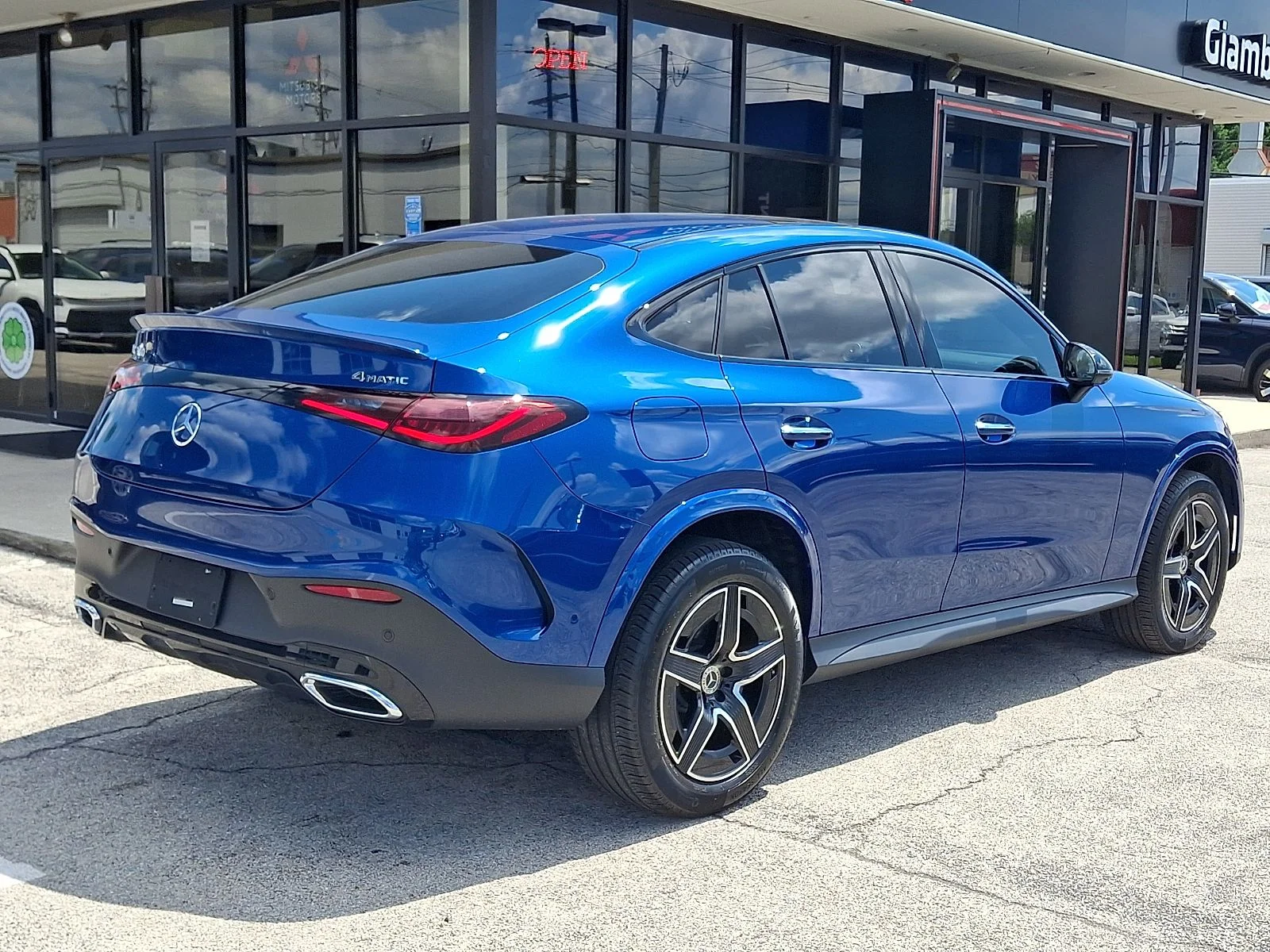 Used 2025  Mercedes-Benz GLC 300 Coupe image 2