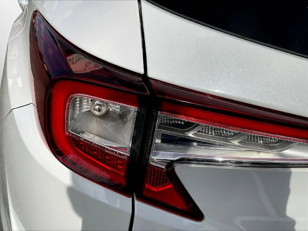Certified Used 2025 Platinum White Pearl Acura Base image 23