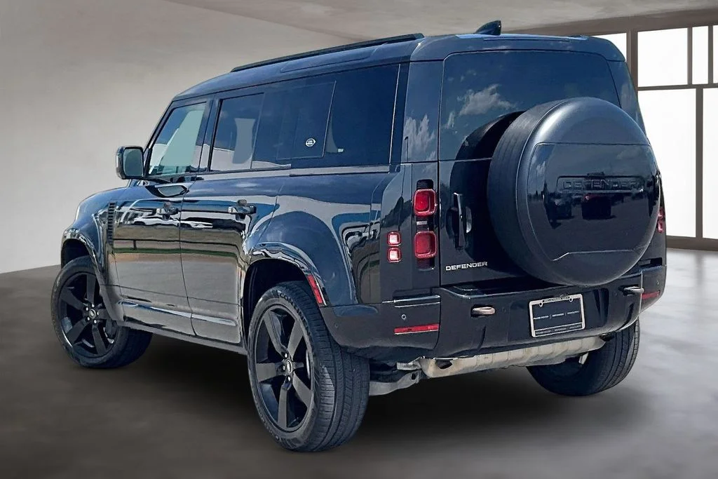 Used 2022 Black Land Rover S image 12