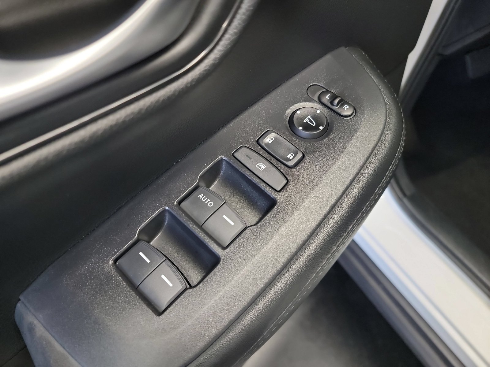 2026 Honda HR-V LX - Photo 14