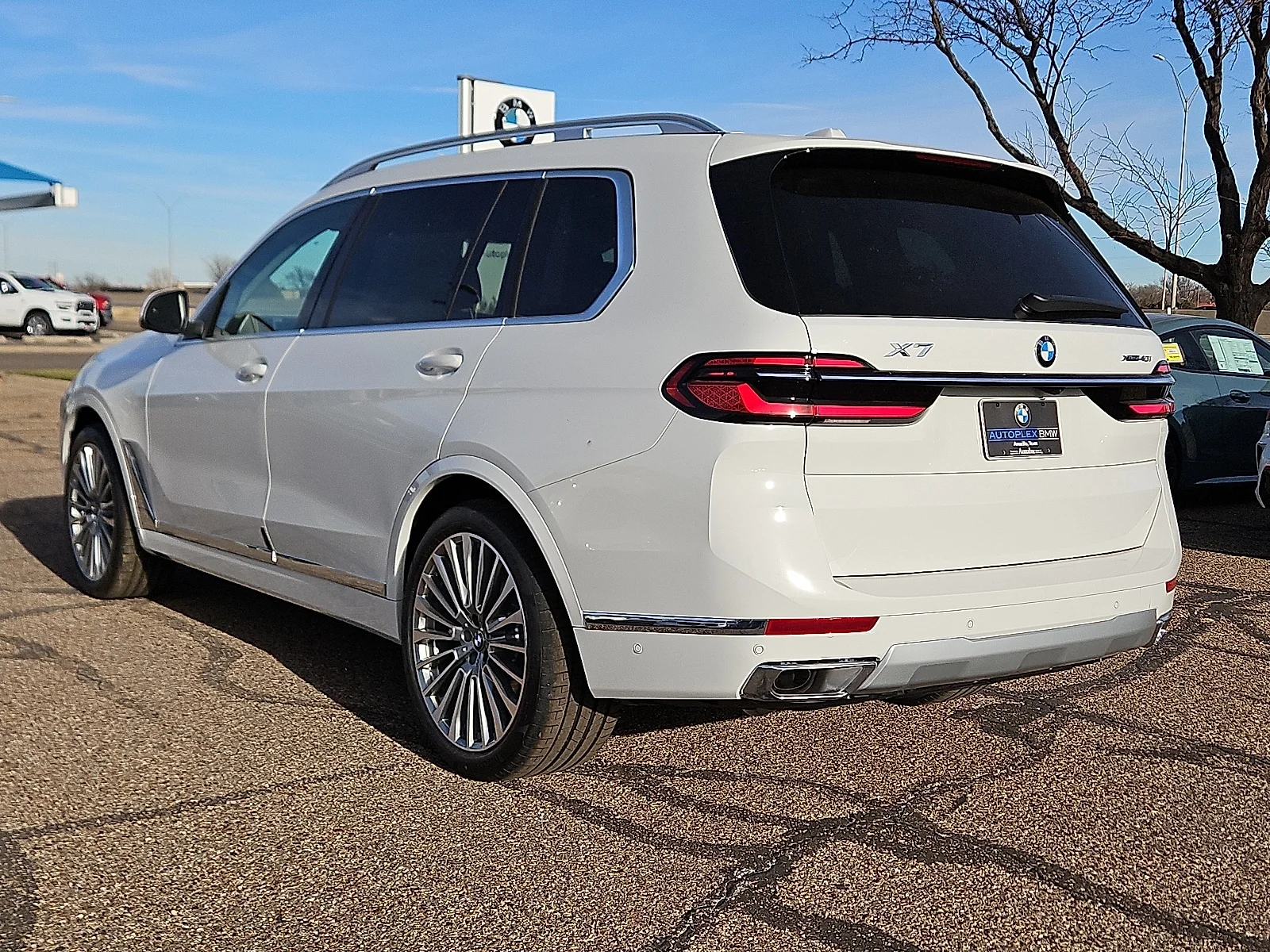 New 2026 Alpine White BMW xDrive40i All-Wheel Drive Sports Activity Vehicle image 2
