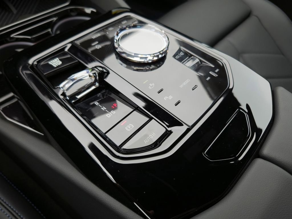 New 2027 Brooklyn Grey Metallic BMW 550e xDrive image 10
