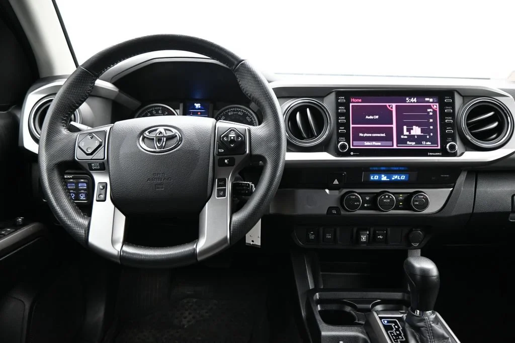 Used 2022 White Toyota SR5 image 16