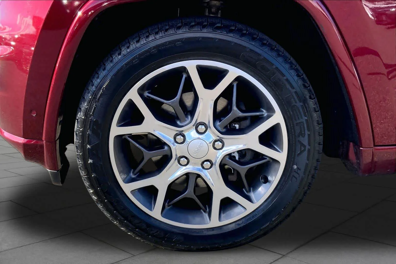 Used 2020 Velvet Red Pearlcoat Jeep Overland image 11