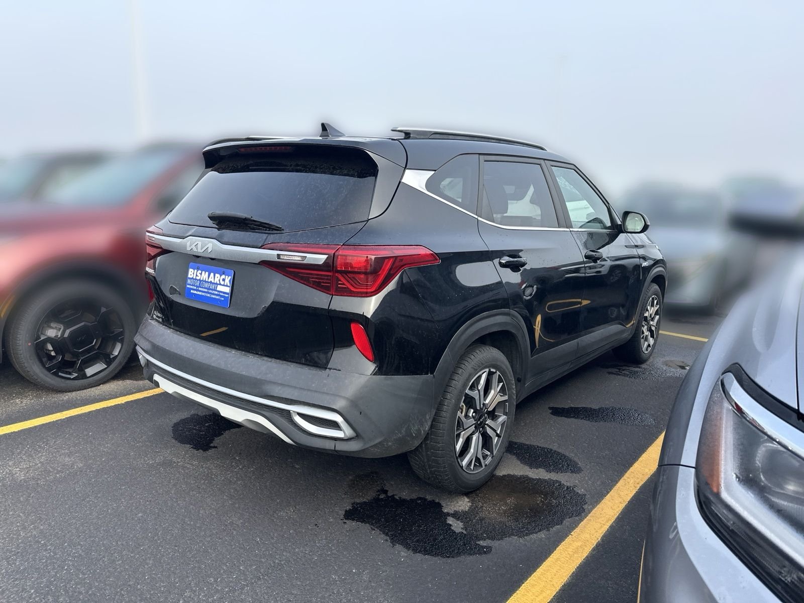 Used 2022 Black Kia EX image 3