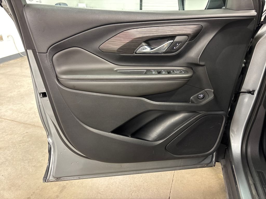 Used 2023 Silver GMC SLE image 22