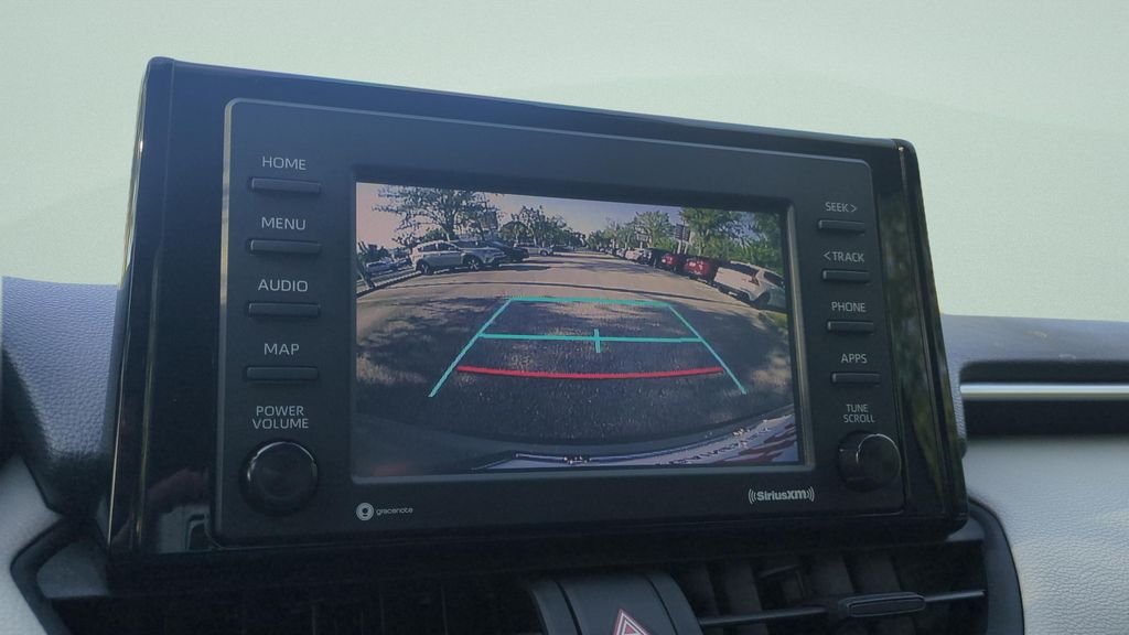 Used 2020  Toyota XLE image 17