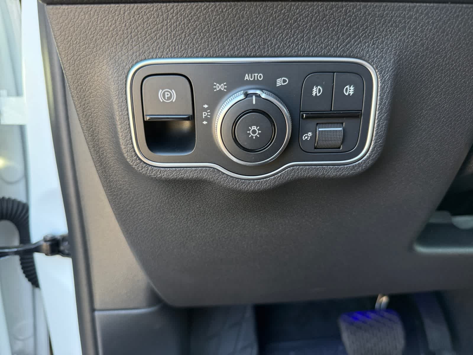 New 2026 Polar White Mercedes-Benz GLB 250 image 26