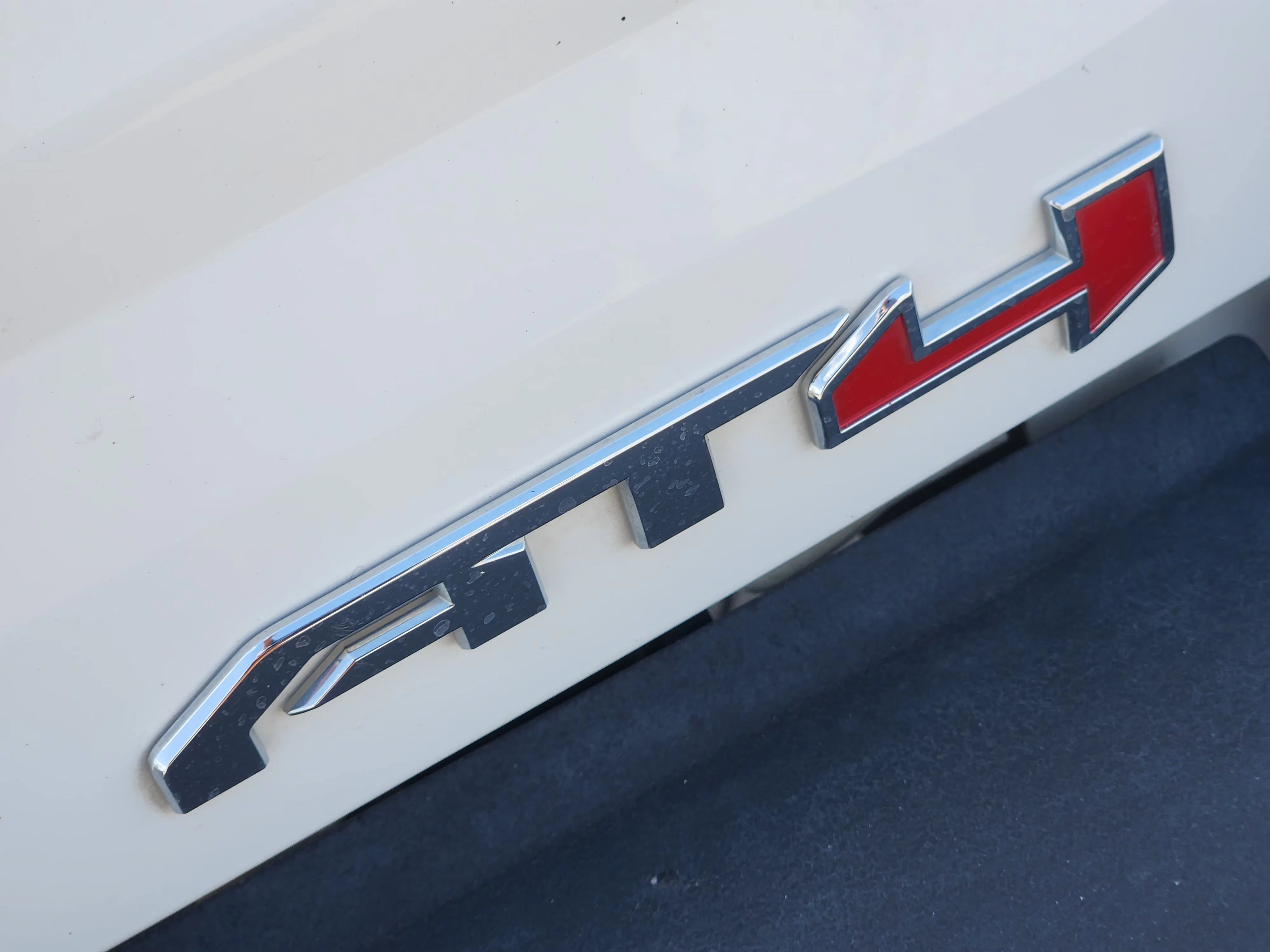 Used 2022 Summit White GMC AT4 w/Leather image 12