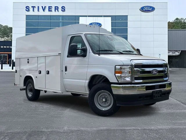 2026 Ford E-Series SRW E-350 Super Duty 138 in WB's photo