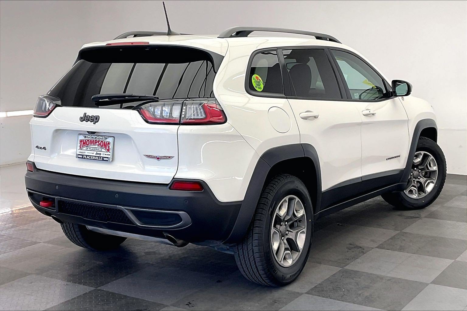 Used 2019 Pearl White Pearlcoat Jeep Trailhawk image 13