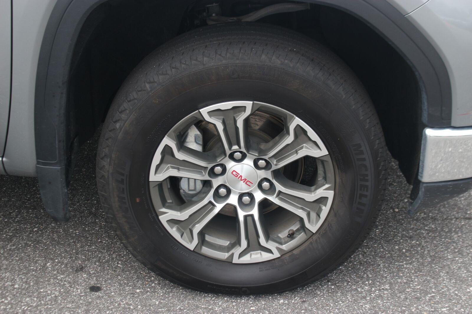 Used 2025 Sterling Metallic GMC SLT image 36