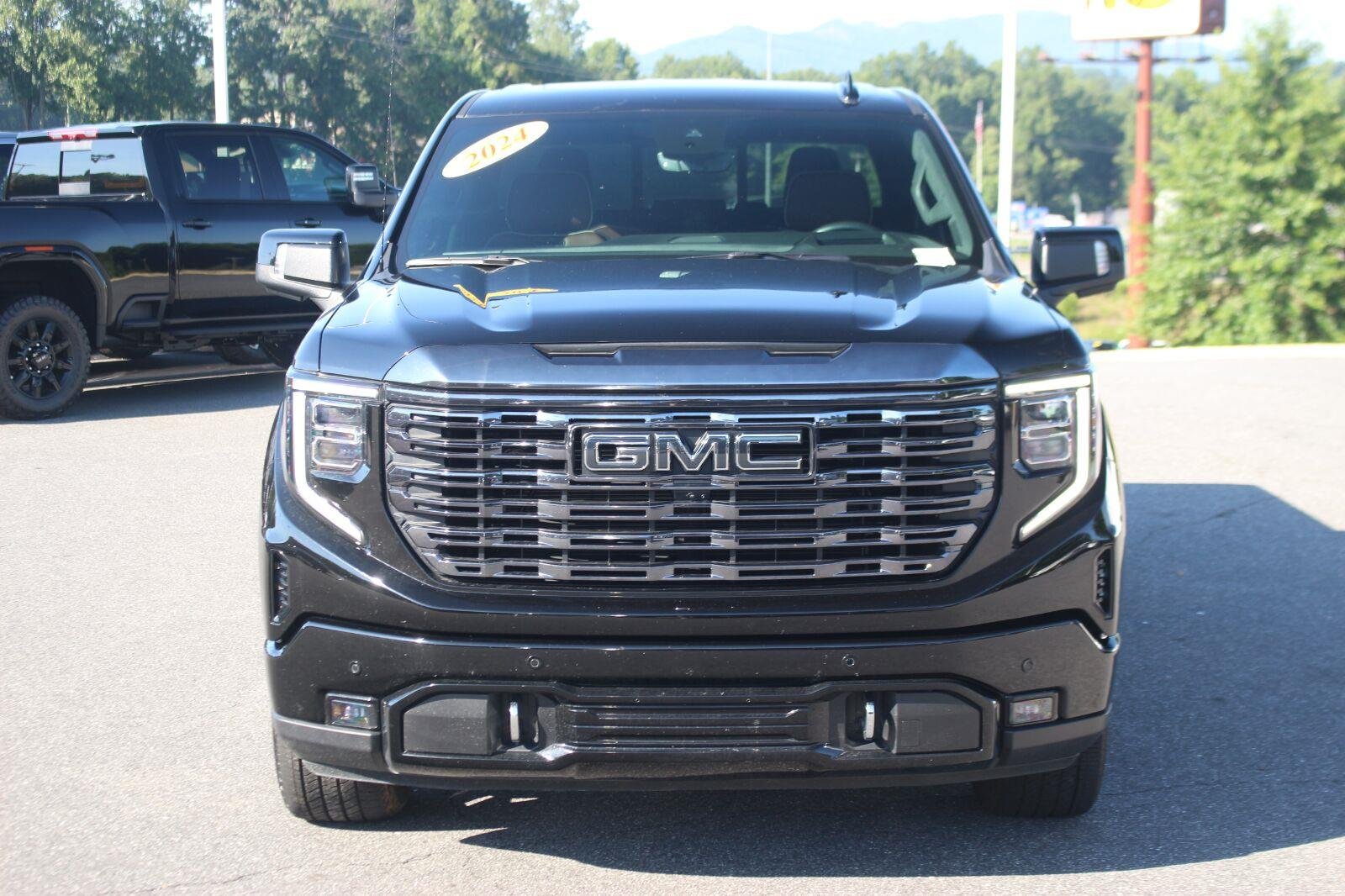 Used 2024 Onyx Black GMC Denali Ultimate image 2