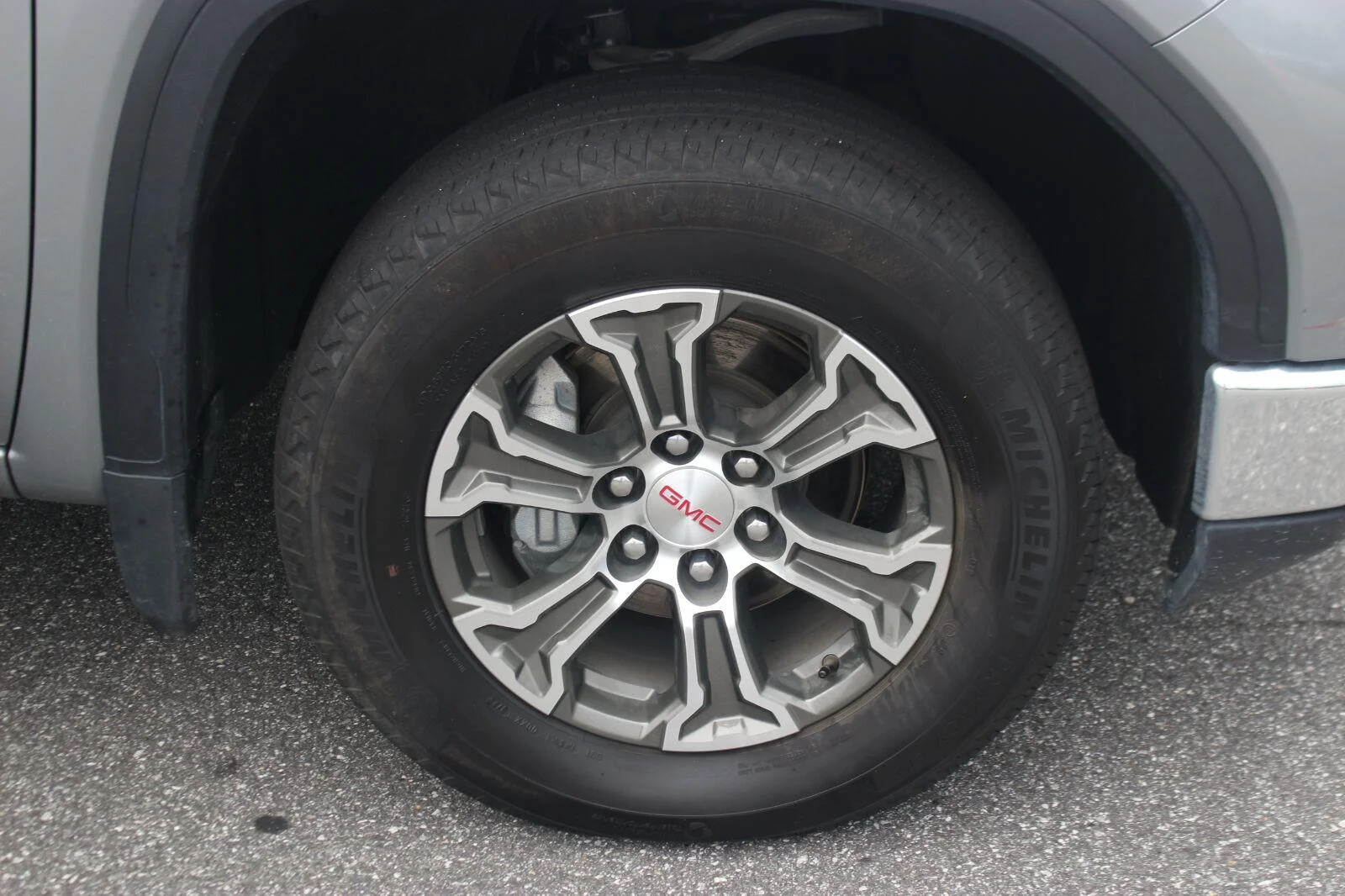 Used 2025 Sterling Metallic GMC SLT image 36