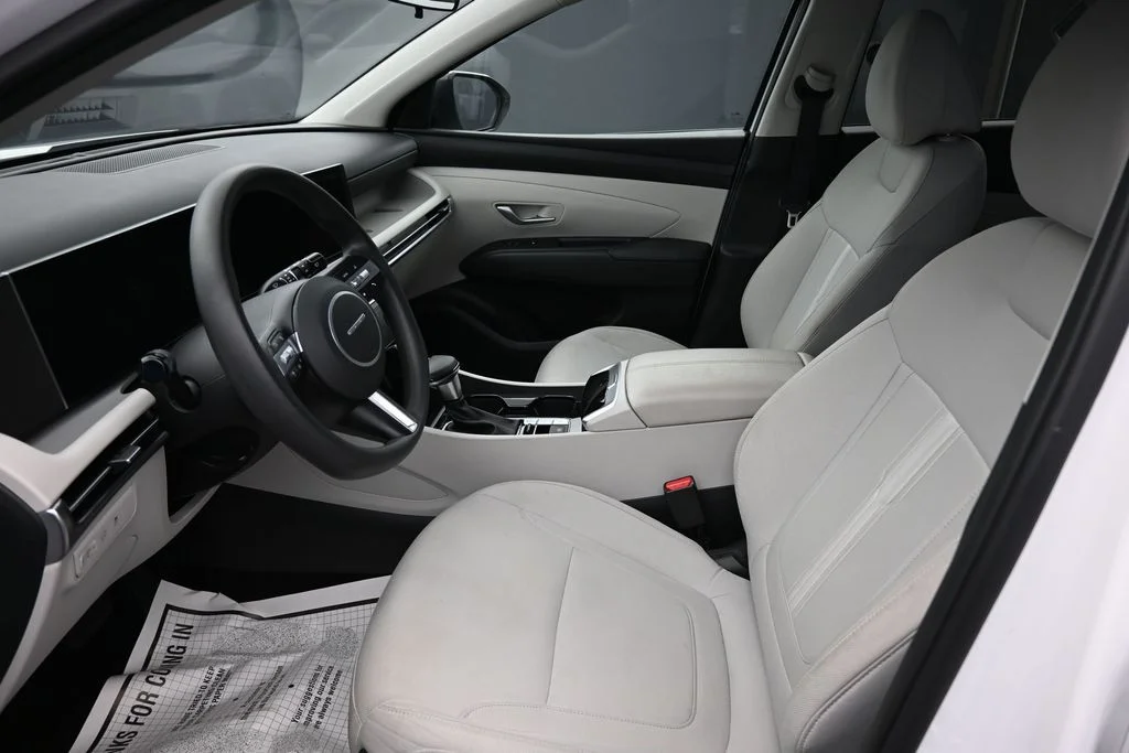 Used 2025 White Hyundai SEL image 11