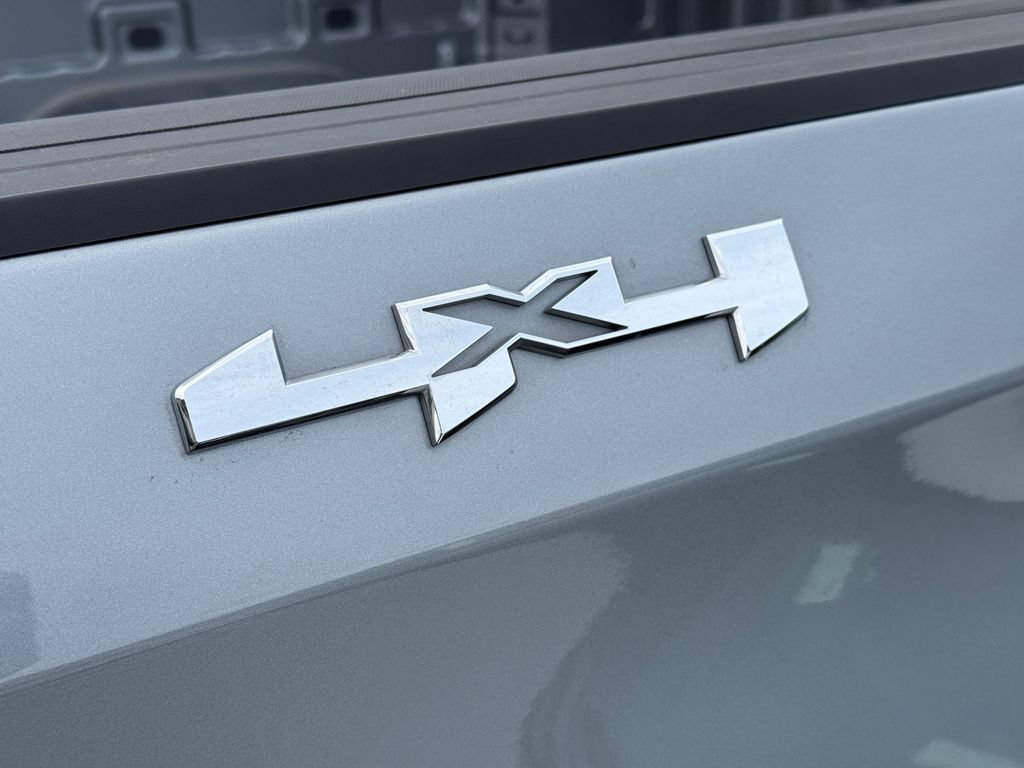 Used 2025 Sterling Metallic GMC SLT image 26
