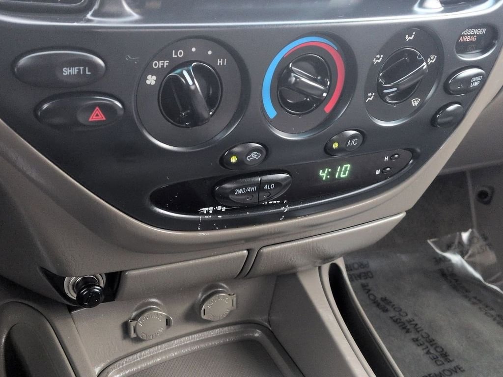Used 2006 Natural White Toyota SR5 image 19