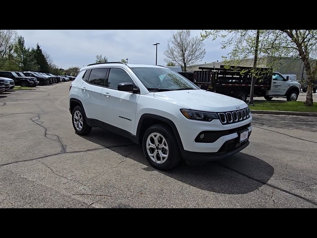 Certified Used 2025 White Jeep Latitude image 9