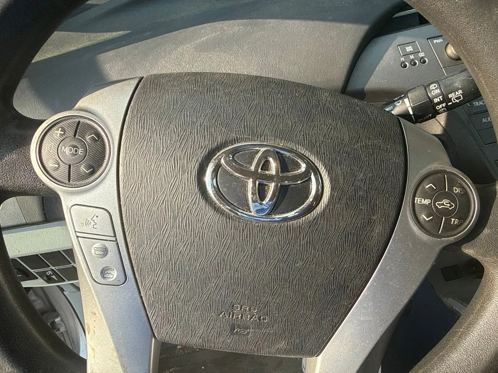 Used 2015 Silver Toyota Three image 4
