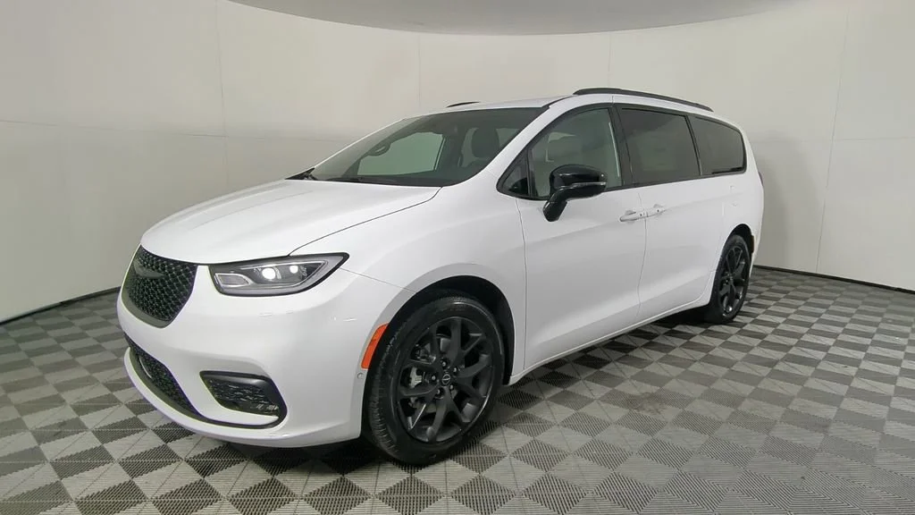 New 2026 Bright White Clear-Coat Exterior Paint Chrysler Select image 9