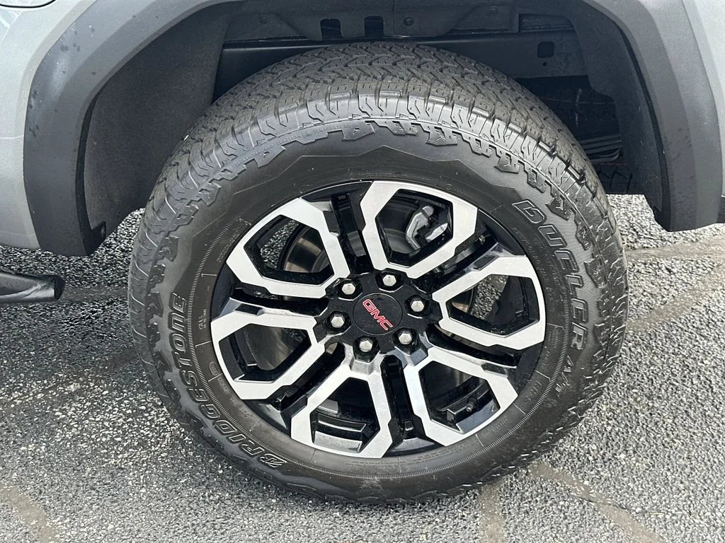 Used 2025 Silver GMC AT4 image 29