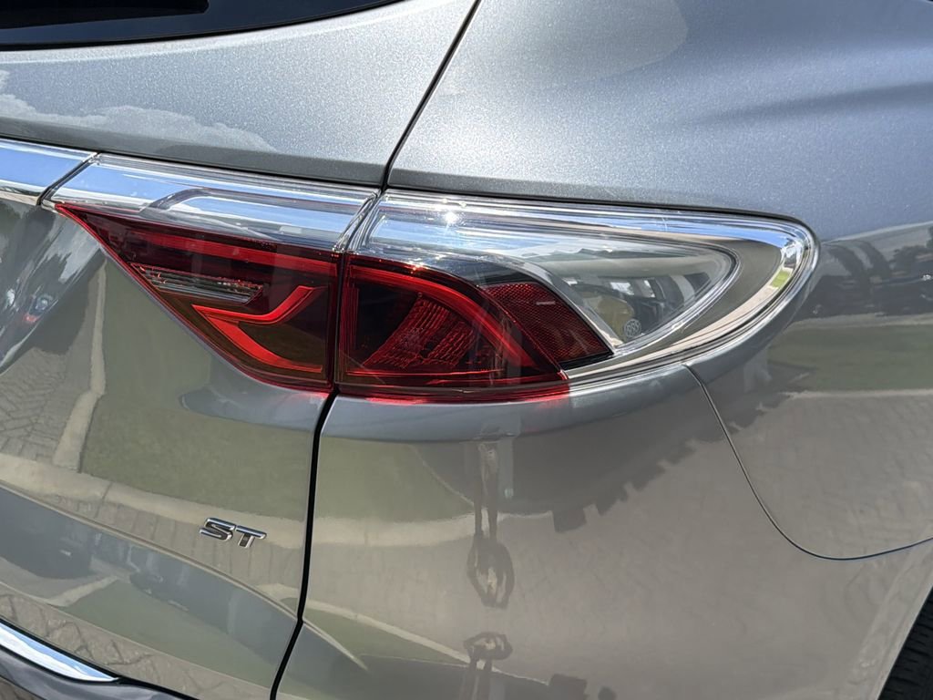 Used 2024 Moonstone Gray Metallic Buick Essence image 9