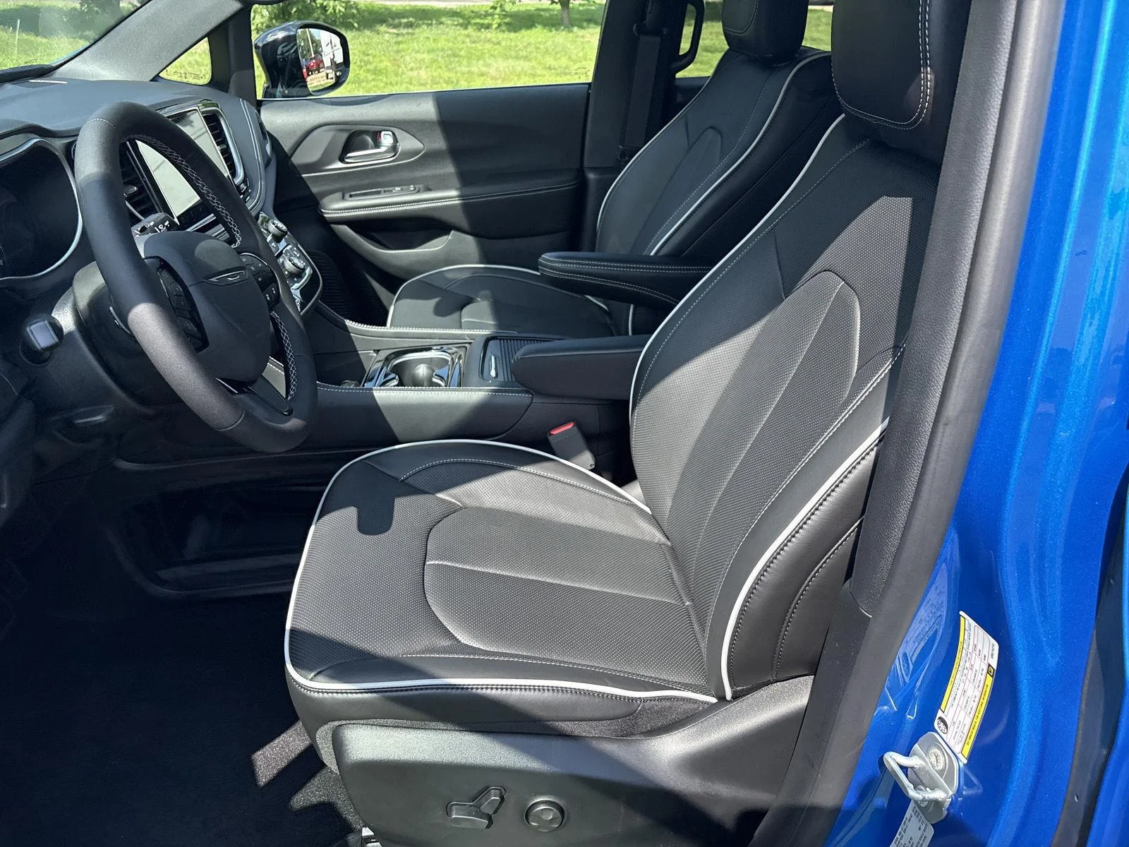 New 2027 Hydro Blue Pearlcoat Chrysler Limited image 9