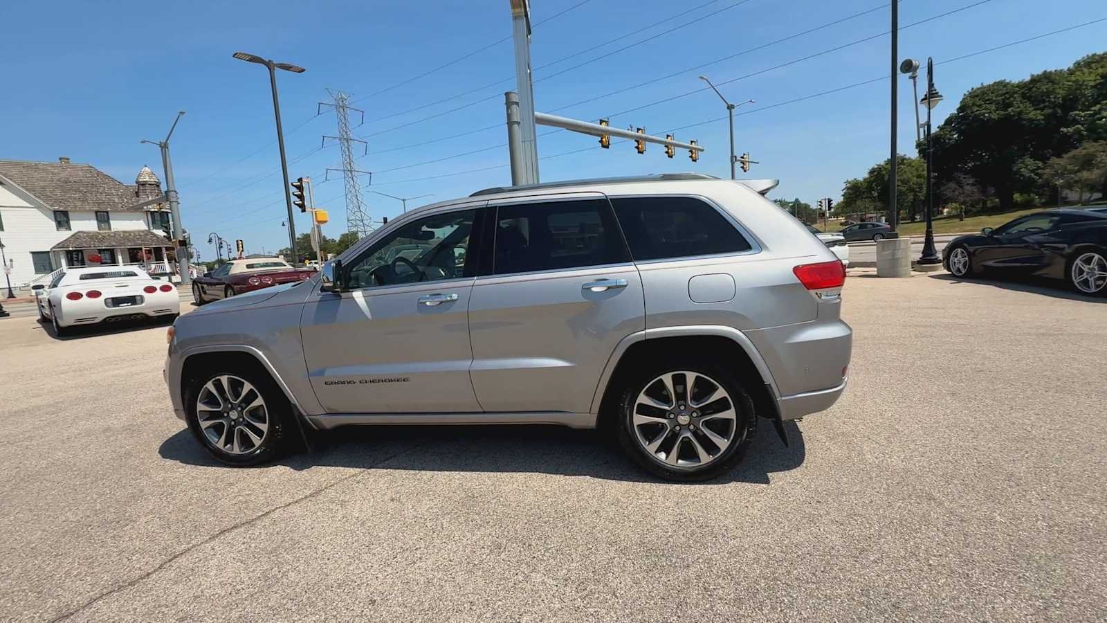 Used 2018 Silver Jeep Overland 4x4 image 5