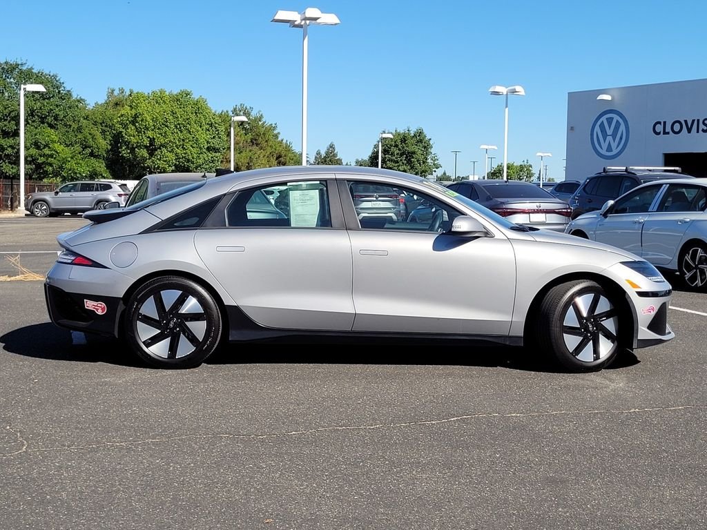 Used 2024 Silver Hyundai SE image 5