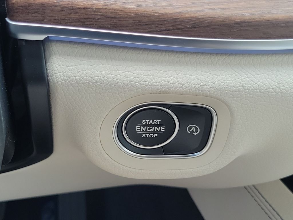 New 2026 Polar White Mercedes-Benz GLS 450 image 32