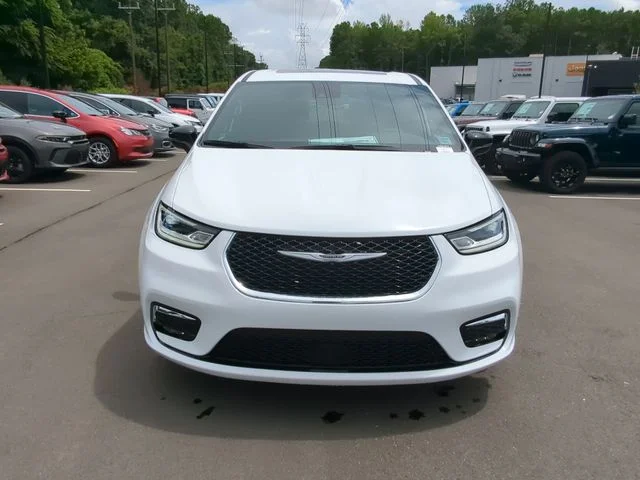 2026 Chrysler Pacifica Select - Photo 22