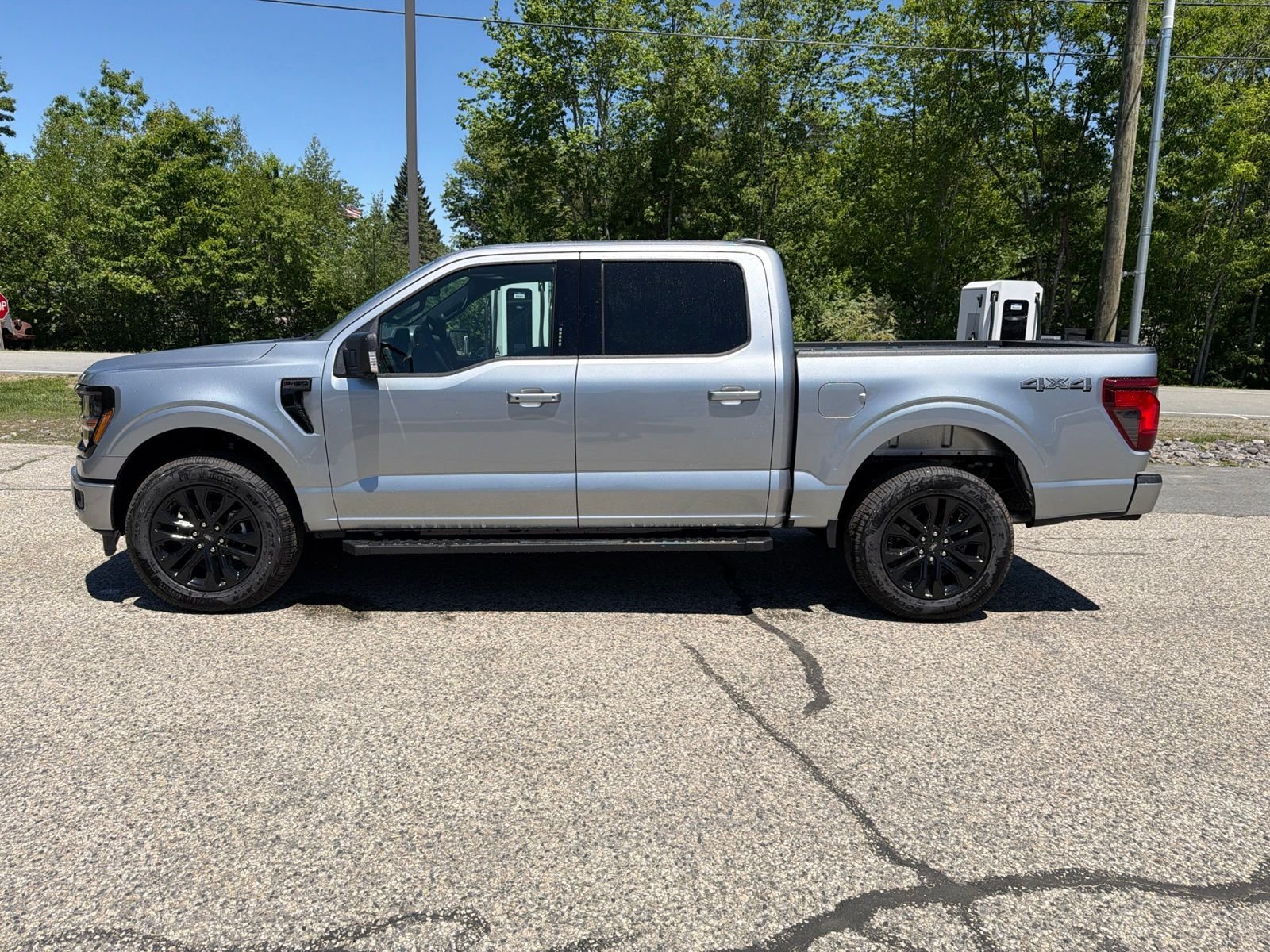 New 2026 Iconic Silver Metallic Ford XLT image 4