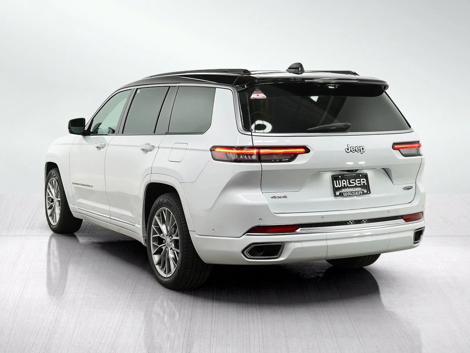 Used 2024 Bright White Clearcoat Jeep Summit image 3