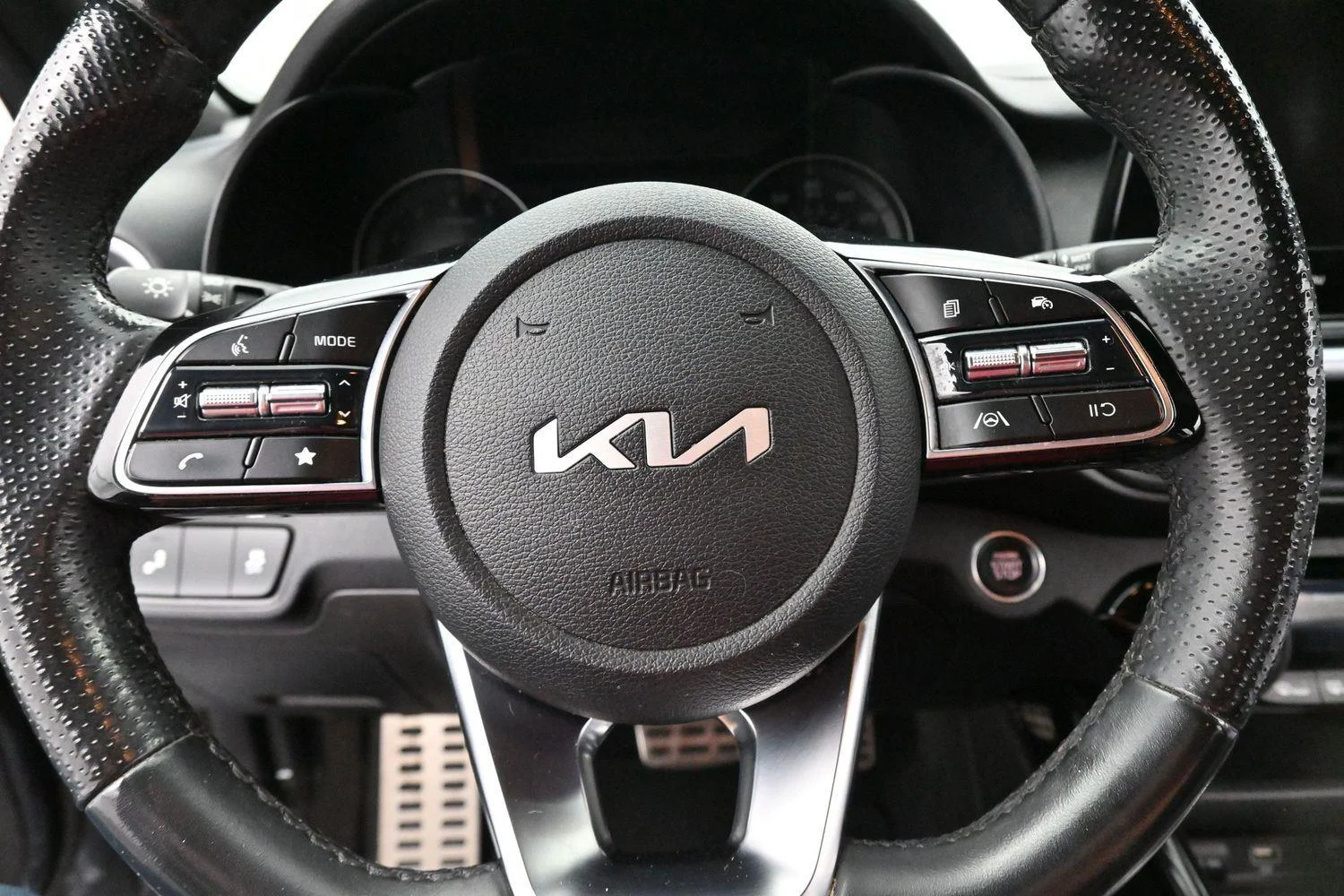 Used 2022 Gravity Gray Kia GT-Line image 15