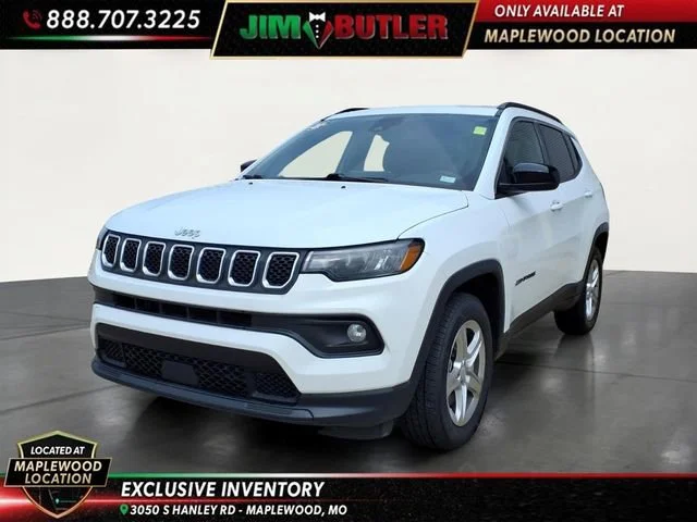 Used 2024  Jeep Latitude image 1