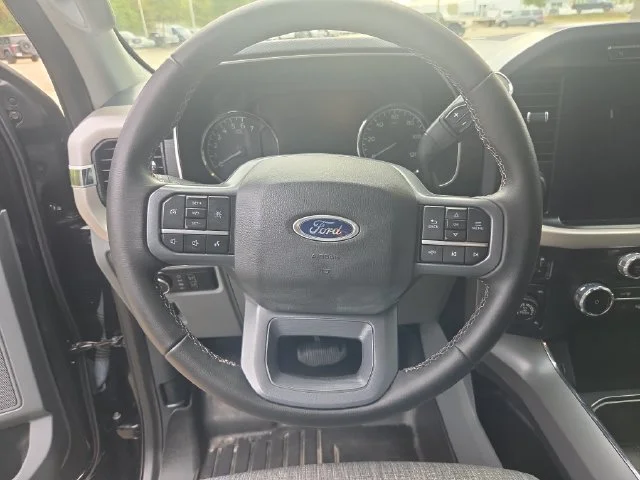 Used 2023 Black Ford XLT image 26