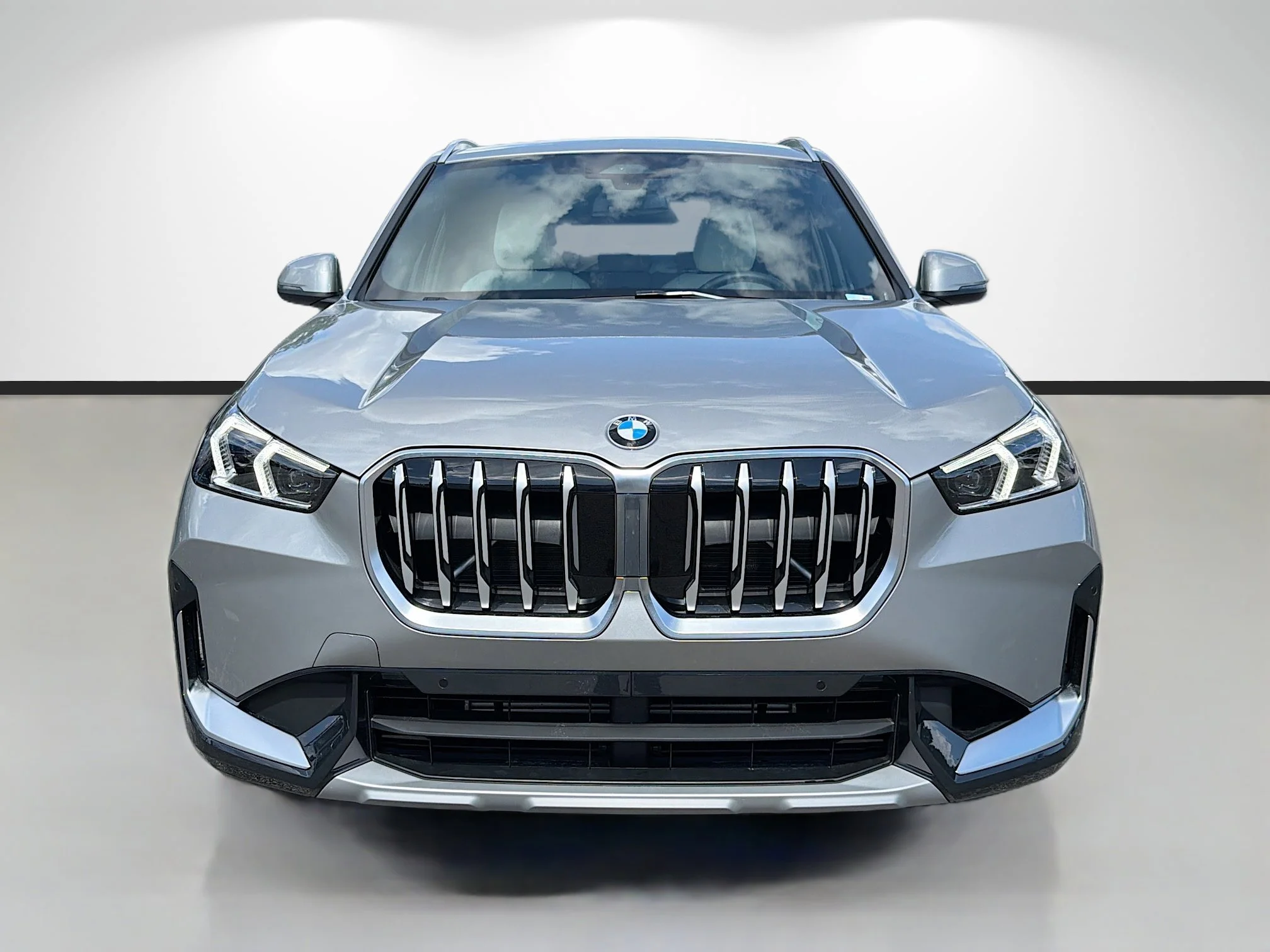 New 2026 Space Silver Metallic BMW xDrive28i image 8