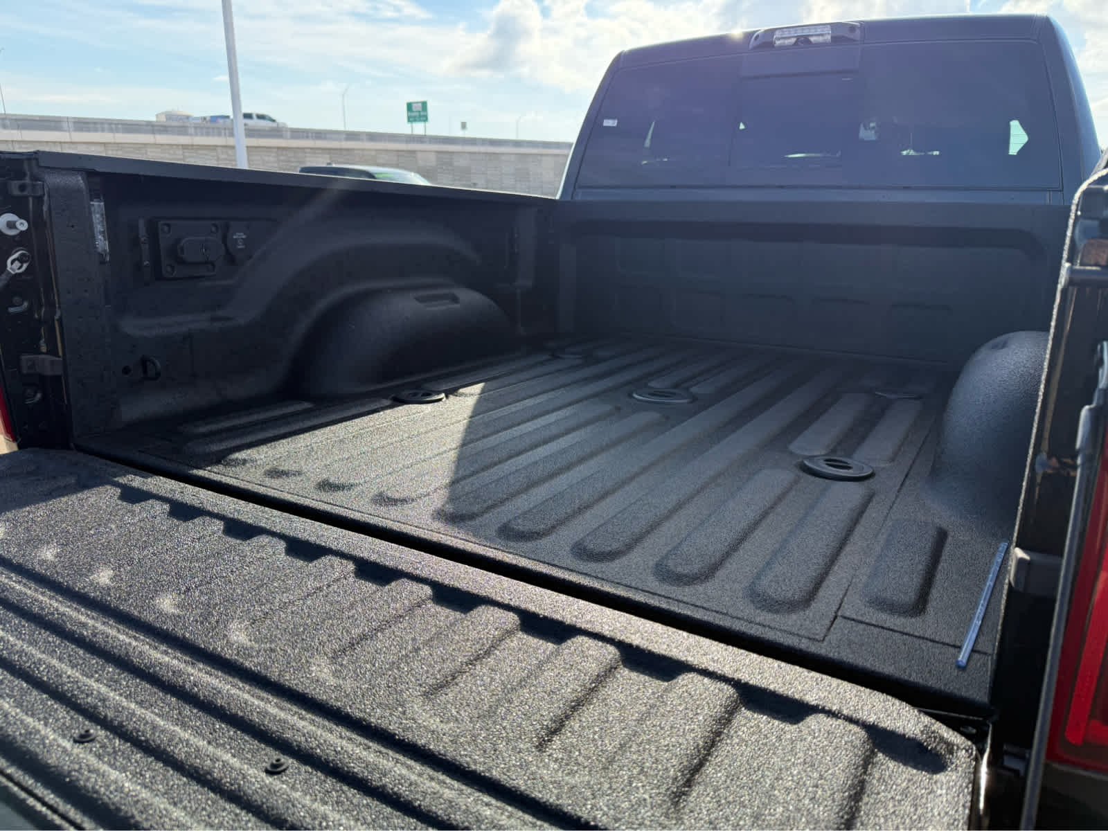 New 2027 Diamond Black Crystal Pearl-Coat Exterior Paint RAM Laramie image 7