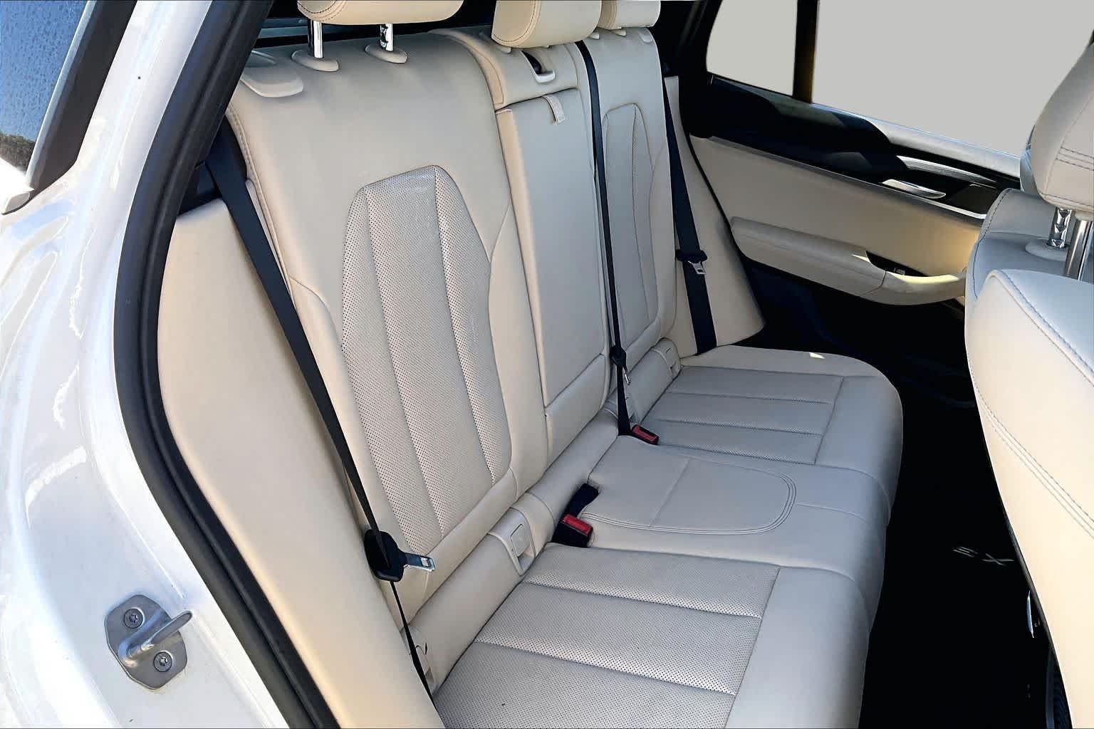 Used 2024 Mineral White Metallic BMW xDrive30i image 17