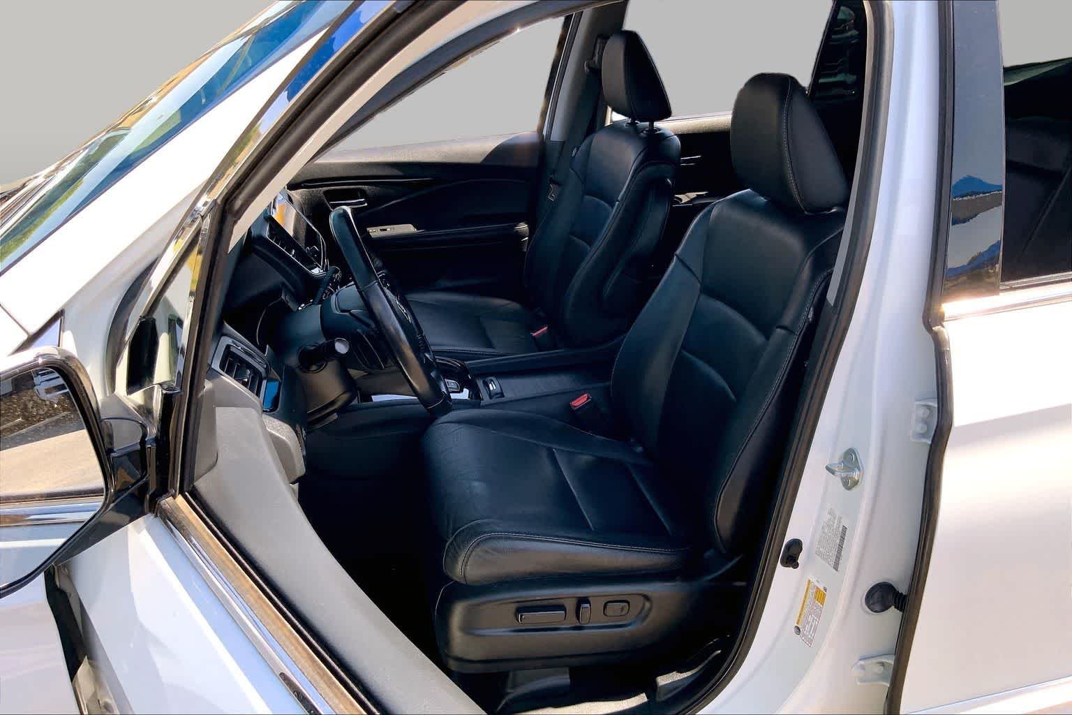 Used 2021 Platinum White Pearl Honda Touring 8-Passenger image 8