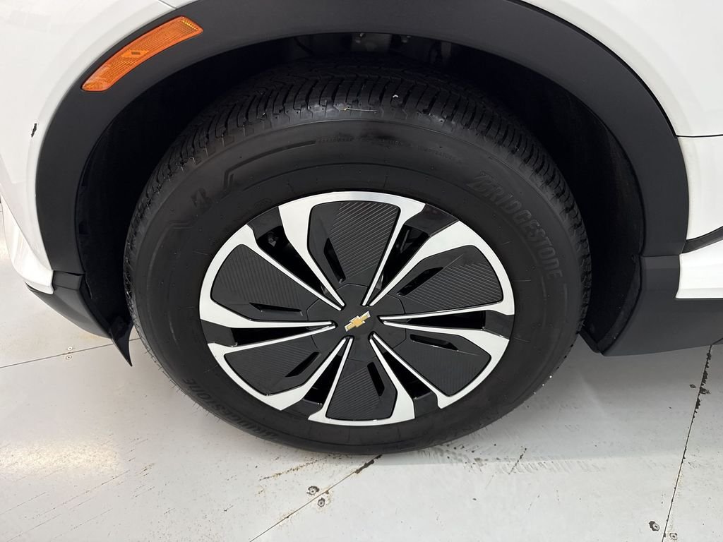 Used 2024 Summit White Chevrolet LT image 33
