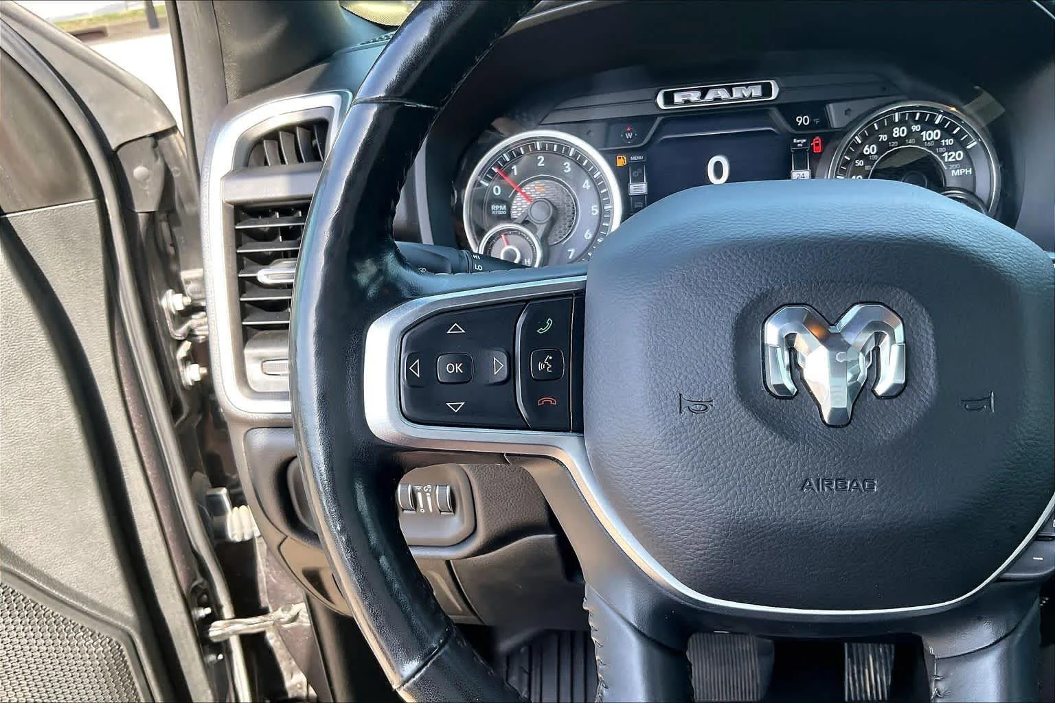 Used 2019 Granite Crystal Metallic Clearcoat Ram Big Horn/Lone Star image 23