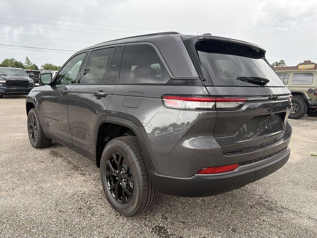 New 2026 Baltic Gray Metallic Clear-Coat Exterior Paint Jeep Altitude image 4