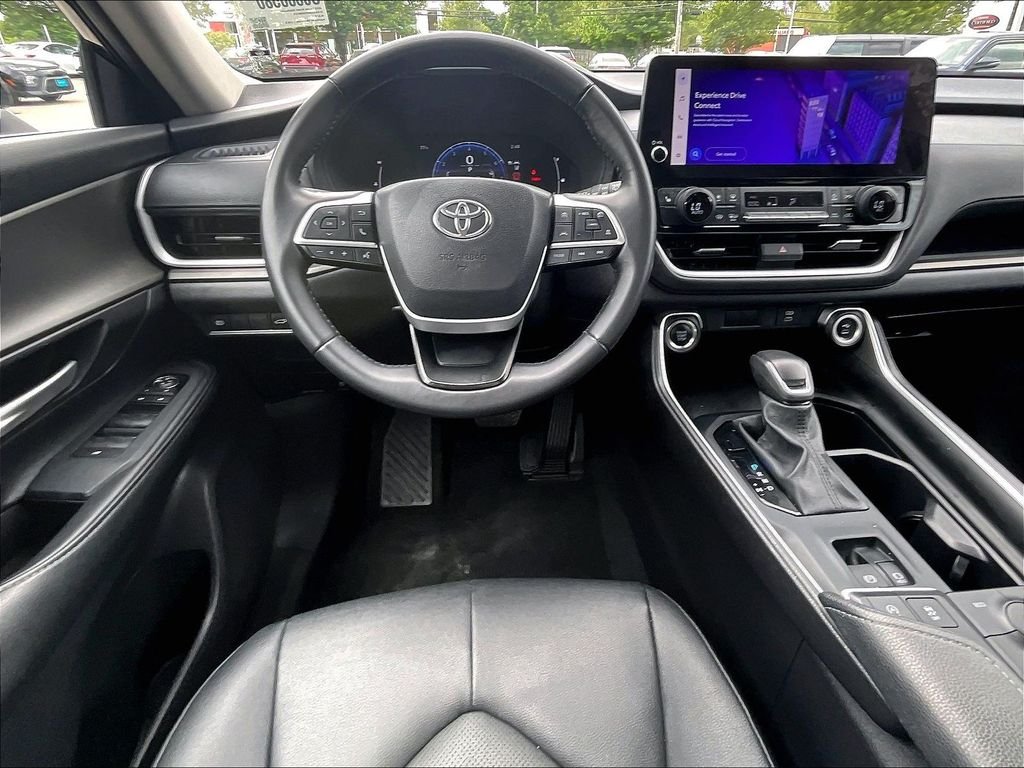Used 2025 Black Toyota XLE image 18