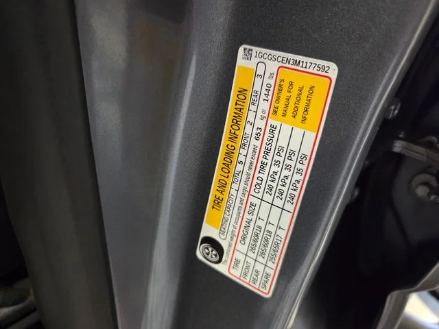 Used 2021 Gray Chevrolet LT image 18