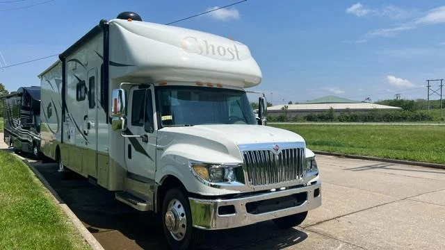 Used 2016 White INTERNATIONAL Ghost 36DS image 1