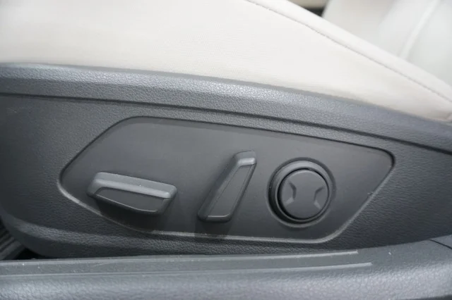 Used 2024  Hyundai SEL image 18